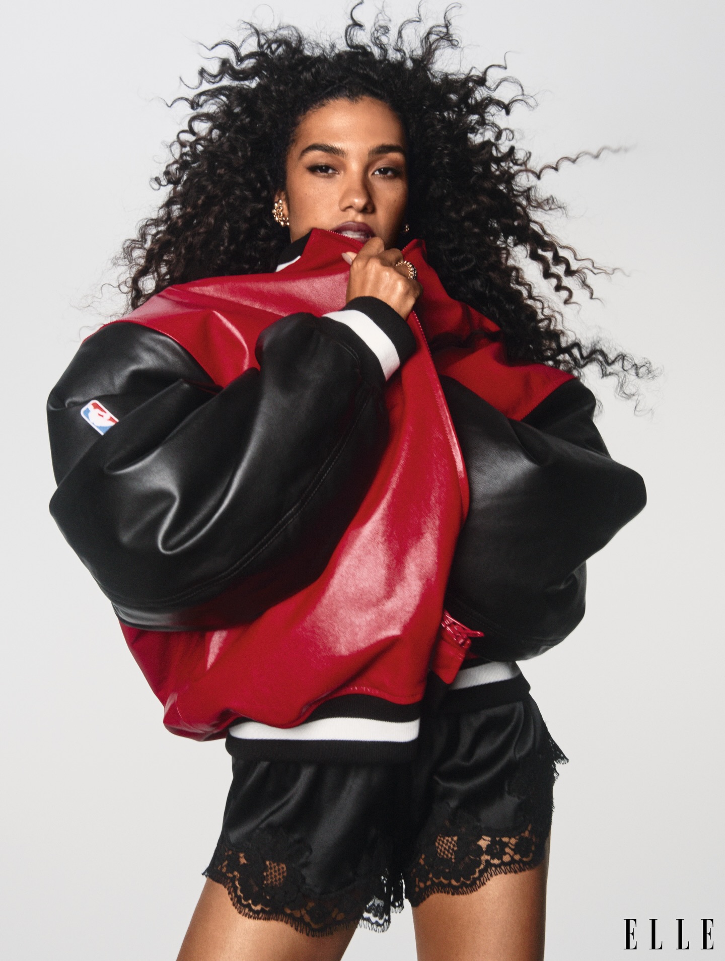 Olivia Dean curly hair 2026